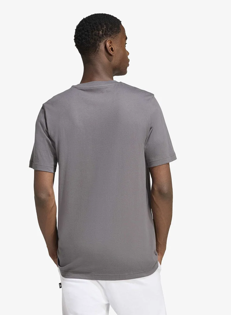 اديداس تيشيرت برسومات شعار عصري مموه